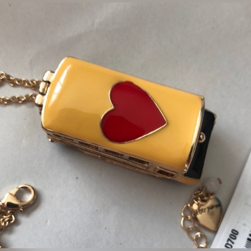 NWT 🚌♥️ Betsey Johnson school bus heart Necklace - Picture 3 of 15
